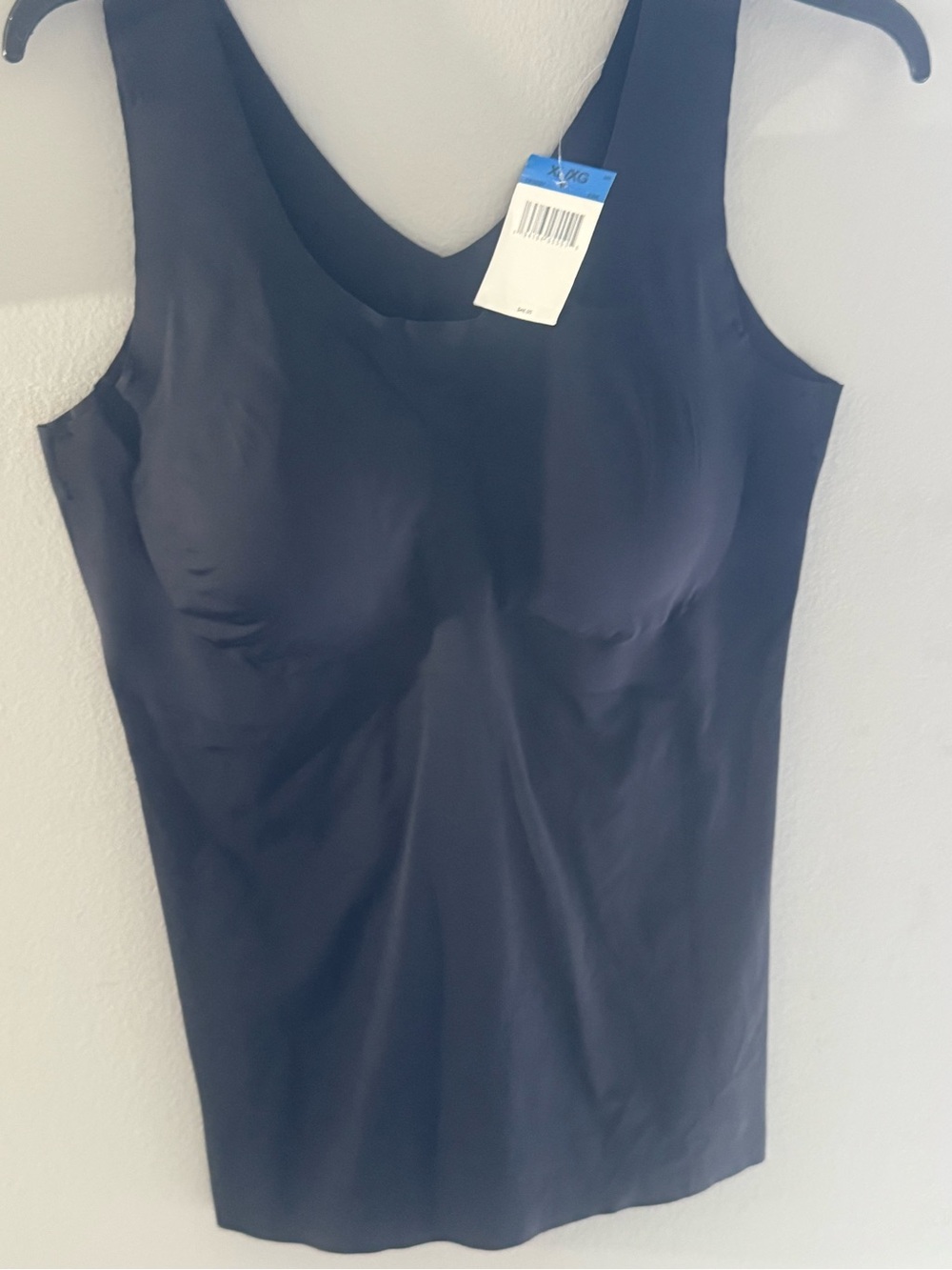 Seamless Black Shapewear Slip - Sleek V-Neck Support - Picture 3 of 5